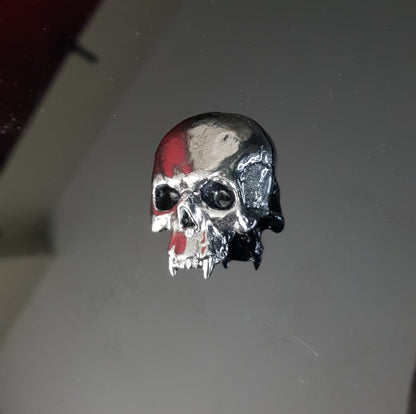 Broche Crâne de Vampire dent longue – Création Artisanale Dark Art