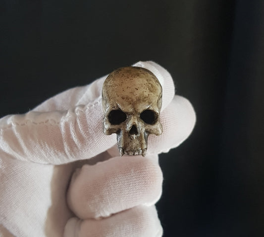 Broche crâne vampire réaliste os